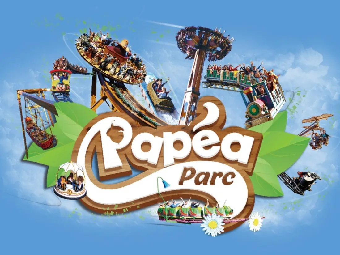 Promotie-afbeelding voor Papéa Parc op een blauwe achtergrond, met verschillende attracties zoals een spinning ride, log flume en reuzenrad. "Papéa Parc" wordt getoond in de stijl van een houten bord tussen groene bladeren en madeliefjes, waardoor de opwinding van de natuur wordt gecombineerd met spannende attracties.